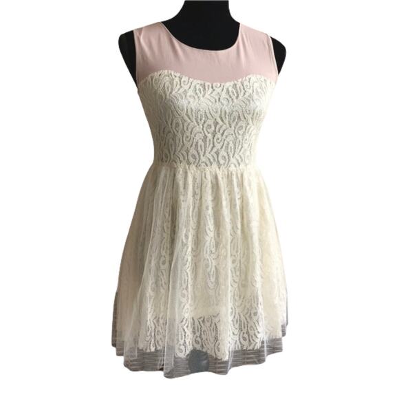 Cream Beige Lace Dress Ballerina‎ Look Zips Up The Back Size Small - Picture 3 of 6